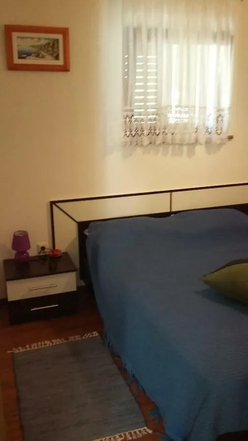Apartman 1 Pula 0*,